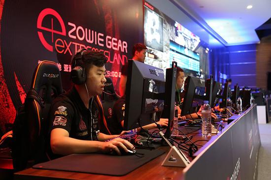 尤其是在世 尤其是在世