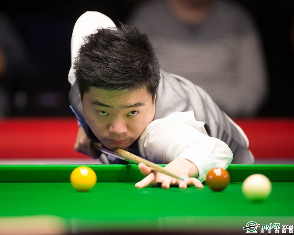 在场边观众 在场边观众