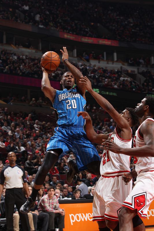 力抗群雄 力抗群雄